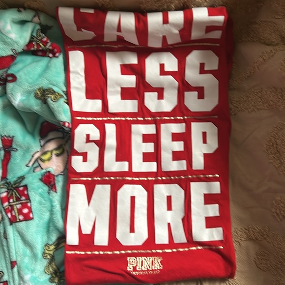 FRIENDS Hooded Adult Onesie and PINK Sleep shirt - Picture 7 of 8